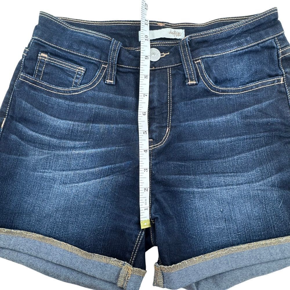 Daytrip Refined Dark Wash Denim Shorts Cuffed Hem Lynk Women's Size 25 - Picture 2 of 5